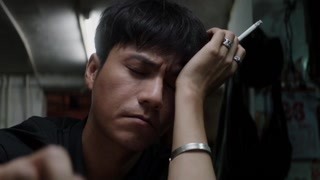 陳坤在重慶開了家洞子火鍋  客人那么多的嘛