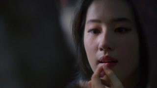 鄒雨屋內(nèi)因情痛苦 妹妹一臉懵逼