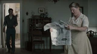 母亲看见哈伦上报纸 不愧是亲生母亲