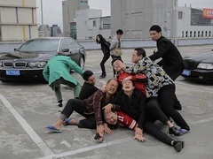 《神偷色佳人》炸彈丟出喜劇效果 這威力也太小了