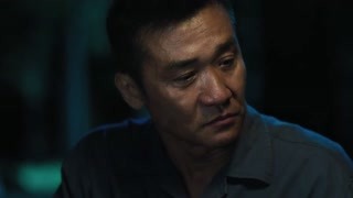 胖公將文件交給袁隆平