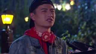 这小伙也太能吃了吧！服务员都震惊了！