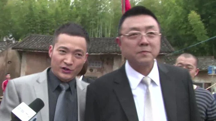 做次有錢人 片段3：捐款捐豪車 (中文字幕)
