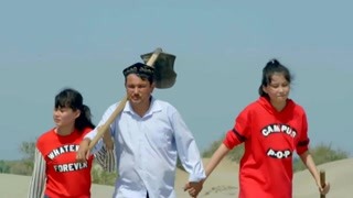 父亲带着女儿去荒无人烟的沙漠找什么？ 妹妹已经快遭不住了
