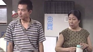 大妈见过世面后人就飘了 又不是你的 装什么装啊