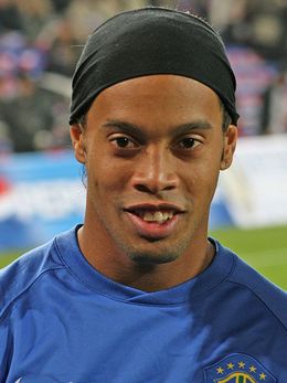 又名: ronaldinho,小罗纳尔多,罗纳迪欧 职业: 运动员足球运动员