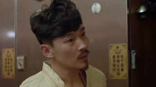 王旭假醉酒推销平安扣