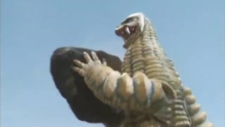 怪兽用石头砸对手脑袋