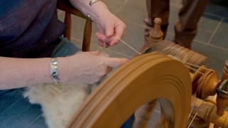 你知道可以用古代牧羊犬的毛发织毛衣吗？