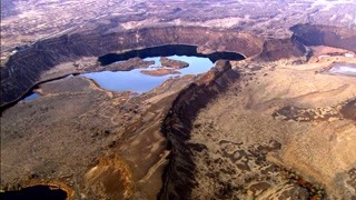 太阳系的秘密：大自然的一切教会我们敬畏 洪水冲出一条大峡谷