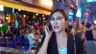 暴走狂花：师生三人乐玩泰国 高老师独闯酒吧被骚扰