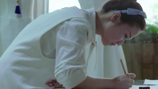 穿在身上的中国：手工婚纱制作 穿着亲手做的嫁衣嫁给最爱的人