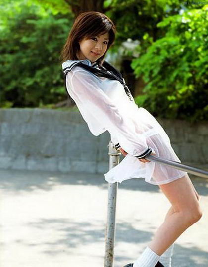 校服穿着能见内衣_女性长腿(3)