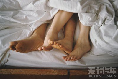 真人口乳双交姿势图_三种性爱姿势考验女人胆量(3)