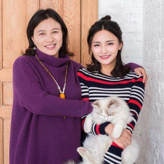 LOL主播Miss晒妈妈和小侄子,网友点破:该结婚咯!