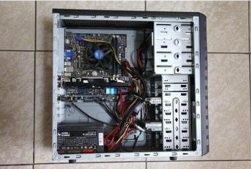 臺式機開機后電源燈長亮顯示器無反應怎么辦