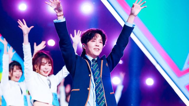 李云迪现身弹钢琴与创3学员们合跳主题曲超活泼！