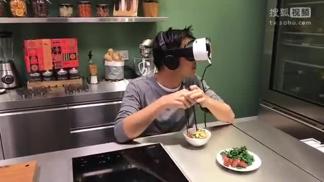 谢霆锋VR看王菲演唱会