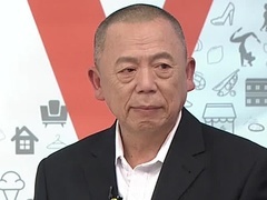 男嘉宾爱游泳保持身材 女嘉宾乐观受欢迎
