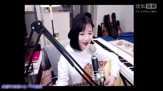 美女：刘安琪吉他弹唱《八十岁的歌》朱丽叶指弹吉他视频