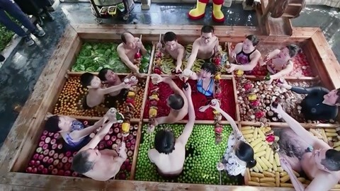四川惊现九宫格火锅温泉！网友：四川人终于把自己“煮”了