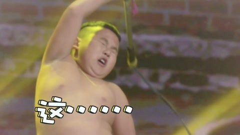 陀螺王子狠抽100斤陀螺 险些误伤自己