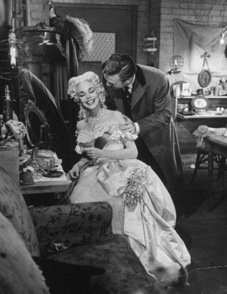 《嘉丽妹妹 (1952)》全集-高清电影完整版-在线观看-搜狗影视