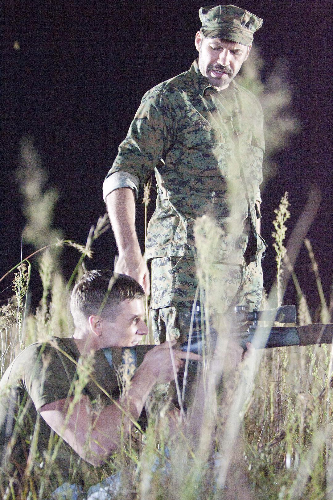 《狙击精英:重装上阵》全集-高清电影完整版