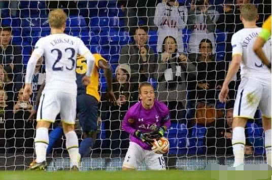 足球红牌罚下有替补吗