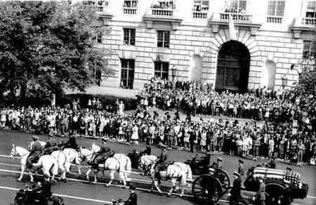 美国著名女预言家，临死前是这样预言中国的