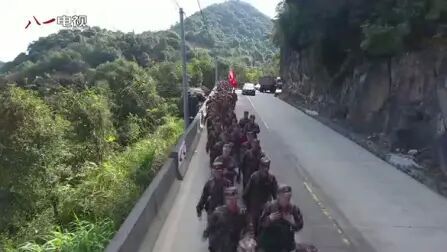 [图]武警拉练途中遭“投毒”