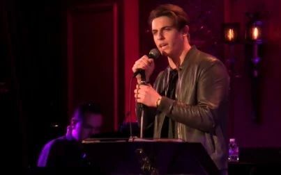 [图]Derek Klena - "Hopelessly Devoted To You" (Grease)