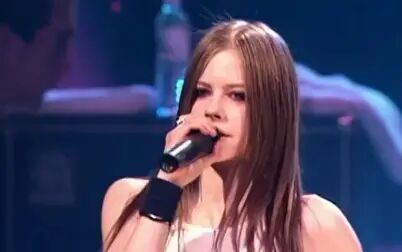 [图]Avril Lavigne"Anything But Ordinary" 2003年NYC现场