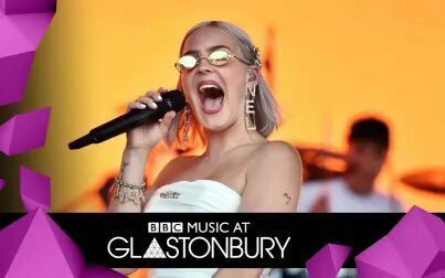 [图]Anne-Marie - 2002 (Live at Glastonbury 2019)