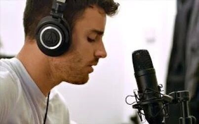 [图]Hobbie Stuart - Someone To Love You (Acoustic Version)