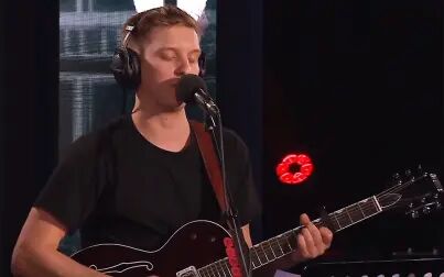 [图]George Ezra - Paradise in the Live Lounge