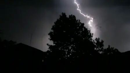 [图]助眠 8小时真正的雷雨天气的声音 有助于睡眠和放松以及学习冥想