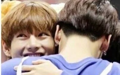 [图]Vkook Moments ~ (Hold Me Tight- BTS)