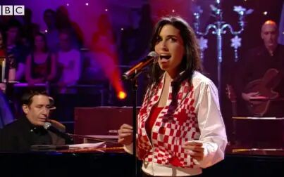 [图]【刚出道不久的Amy Winehouse】Teach Me Tonight (Live 2004)