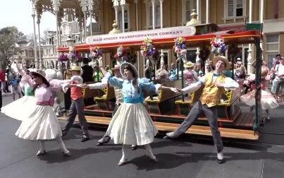 [图]【神奇王国】大街街车歌舞秀 春季版 Main Street Trolley Show Spring