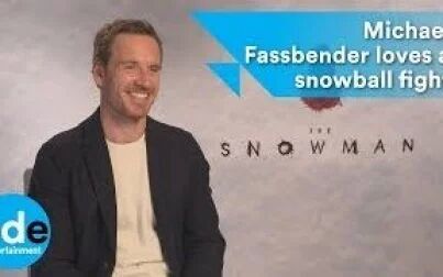 [图]Michael Fassbender loves a snowball fight