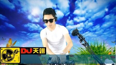 [图]曲曲下载量过万《听心·情火》,DJ何鹏经典全女声慢摇串烧!