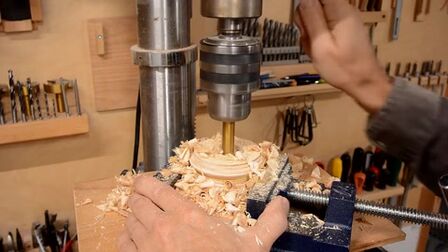 [图]木制轴承 Wooden ball bearing on the lathe