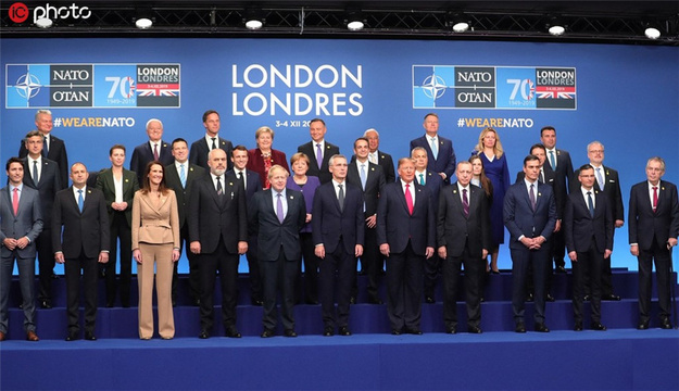 北约峰会在伦敦闭幕 各国首脑拍摄全家福 第1页