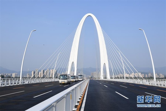 北京新首钢大桥开通 长安街成“百里长街” 第1页