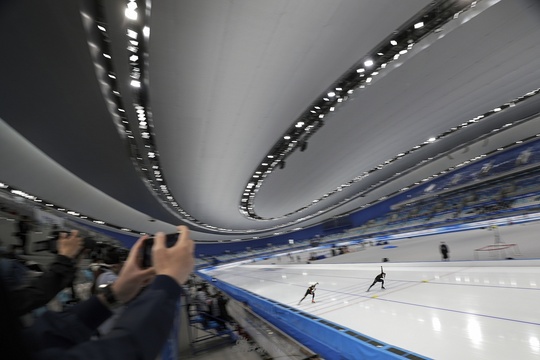 冰丝带举办冬奥会速度滑冰测试赛 第1页