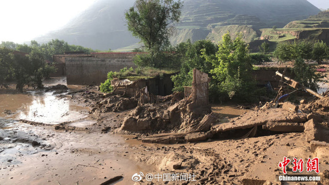 甘肃东乡暴雨引发山洪 致8死7失踪22人受伤(2) 第2页