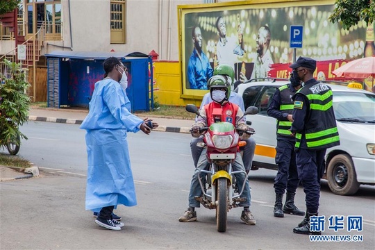 卢旺达:街头新冠病毒检测 第1页