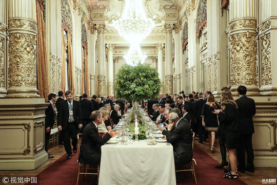 G20峰会领导人偕配偶出席晚宴 伊万卡抢镜 第1页