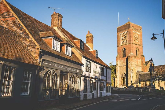 英国小镇魅力:鹅卵石街道、隐藏的小巷和特色瓷砖建筑 第1页